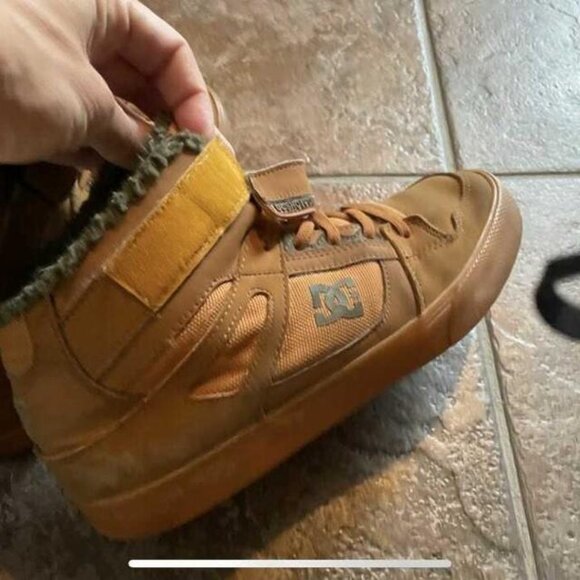 Winterized DC shoes lined size boys 6.5 - Picture 2 of 3